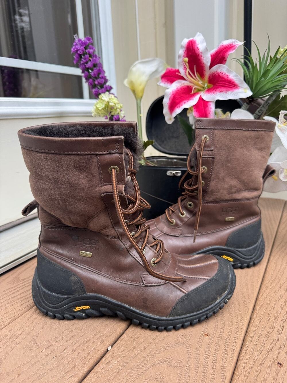 Women Ugg adirondack 5446 boot sz 9